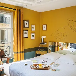 Crayon Hotel