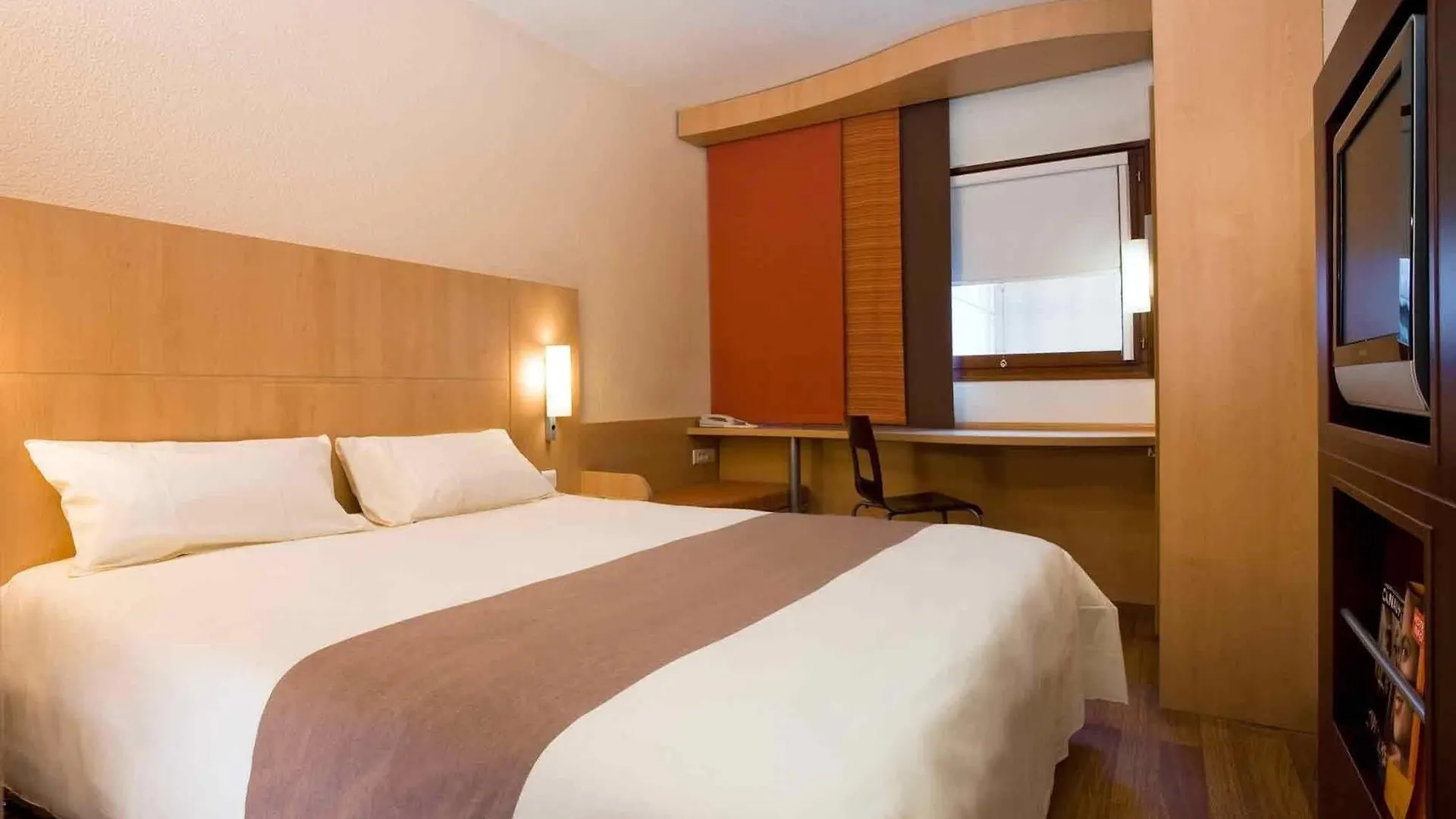 Ibis Paris Vaugirard Porte De Versailles 3*,  France