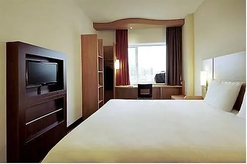 Ibis Paris Vaugirard Porte De Versailles Hotel